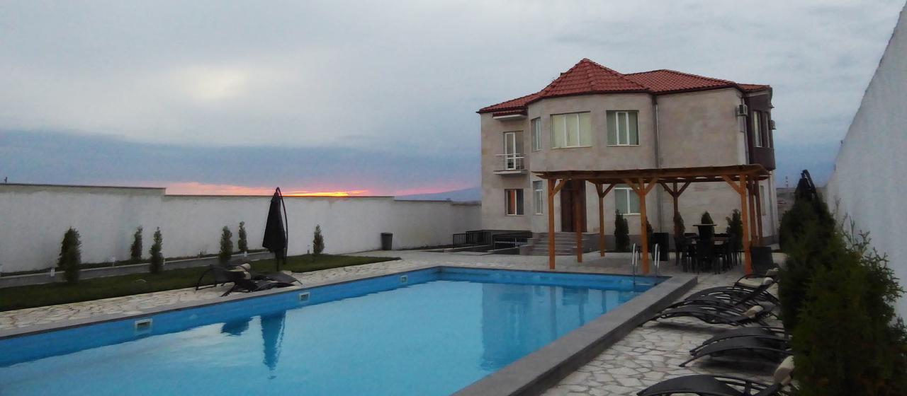 Ossanna Hotel Yerevan Exterior photo