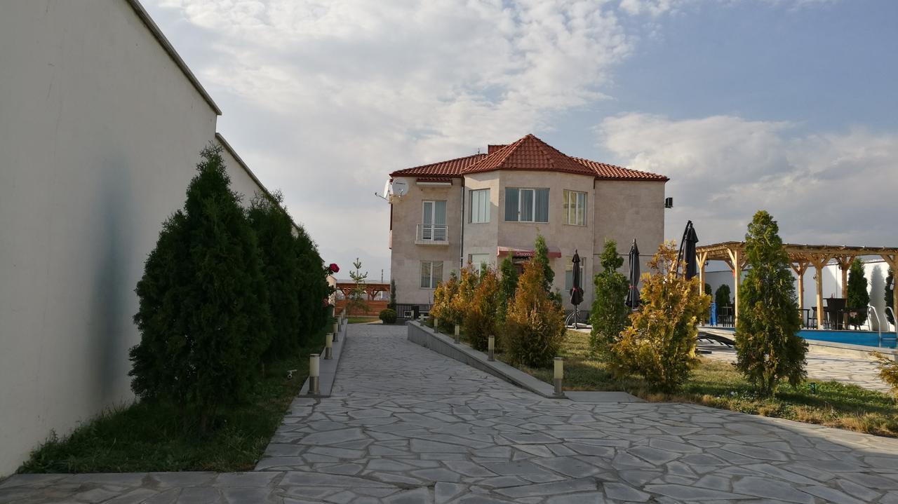 Ossanna Hotel Yerevan Exterior photo