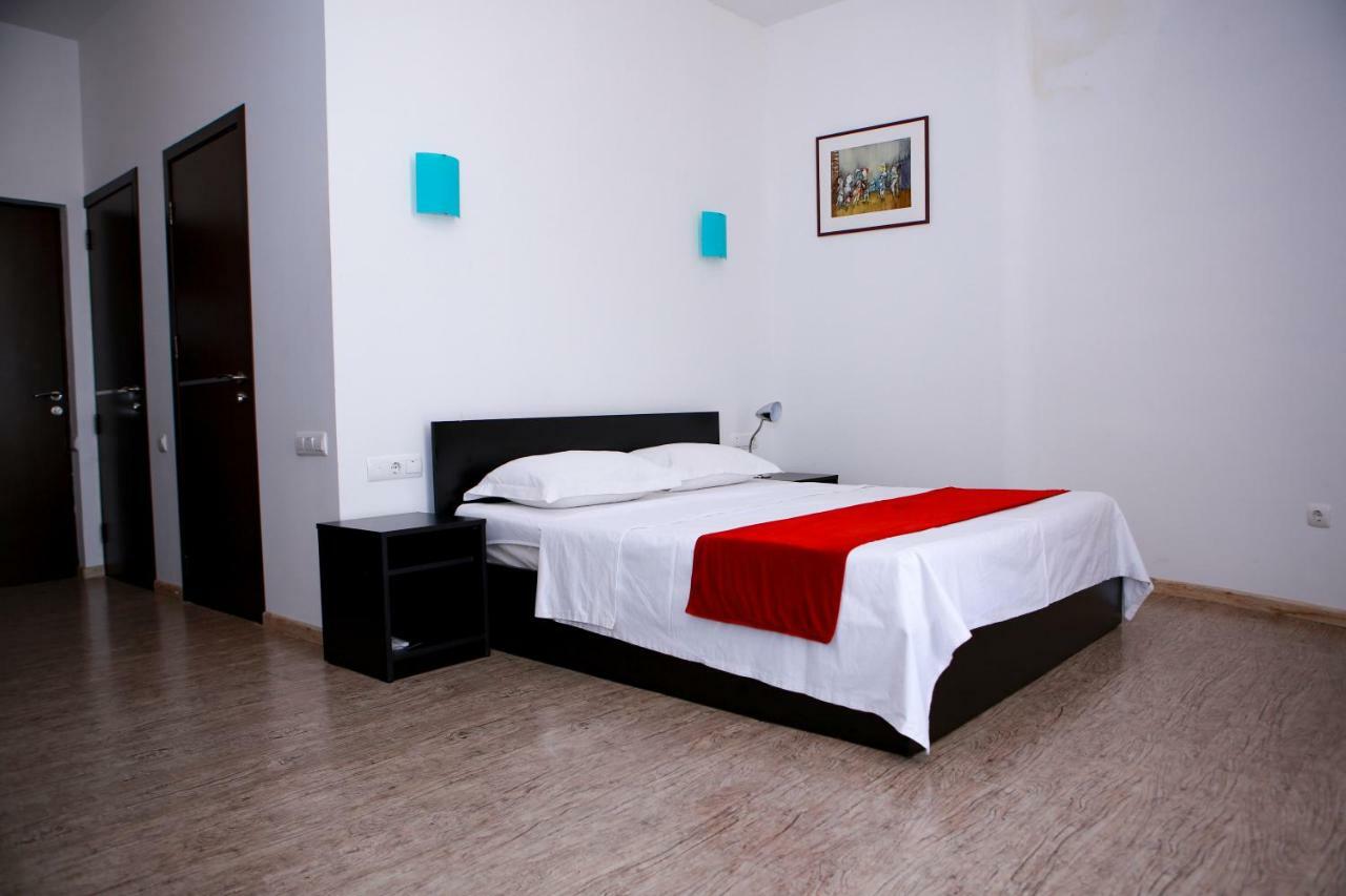 Ossanna Hotel Yerevan Exterior photo